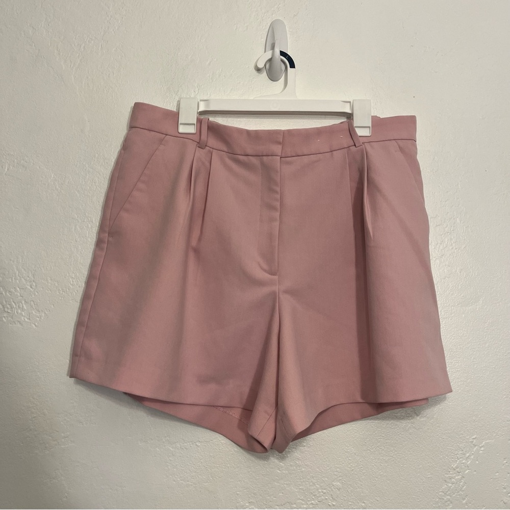 Abercrombie Sloane curve love trouser shorts.